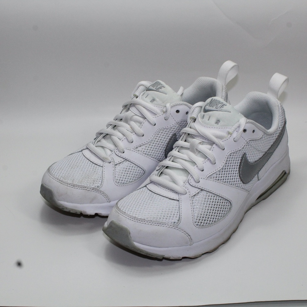 Nike Air White women's sneakers. Size 8.5
